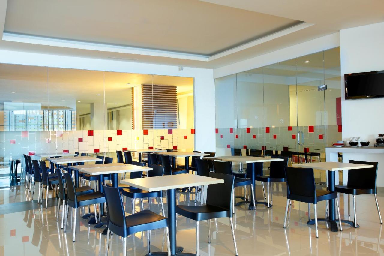 Amaris Hotel Seasons City Джакарта Экстерьер фото
