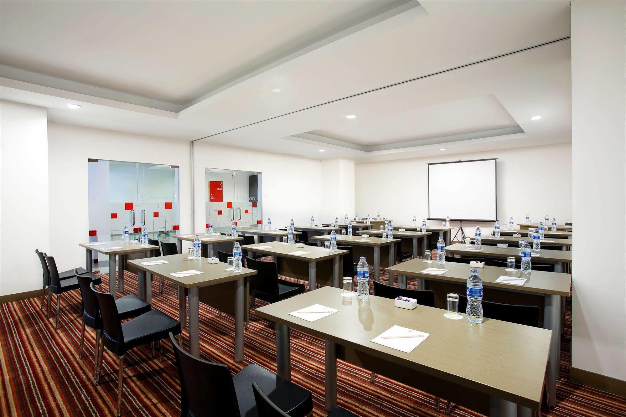 Amaris Hotel Seasons City Джакарта Экстерьер фото