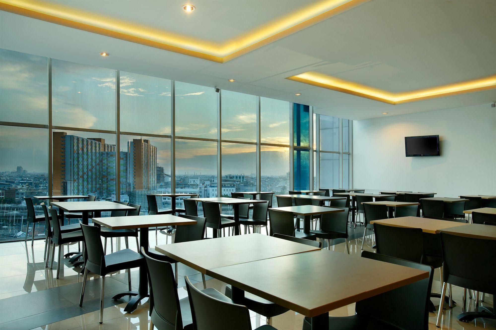 Amaris Hotel Seasons City Джакарта Экстерьер фото